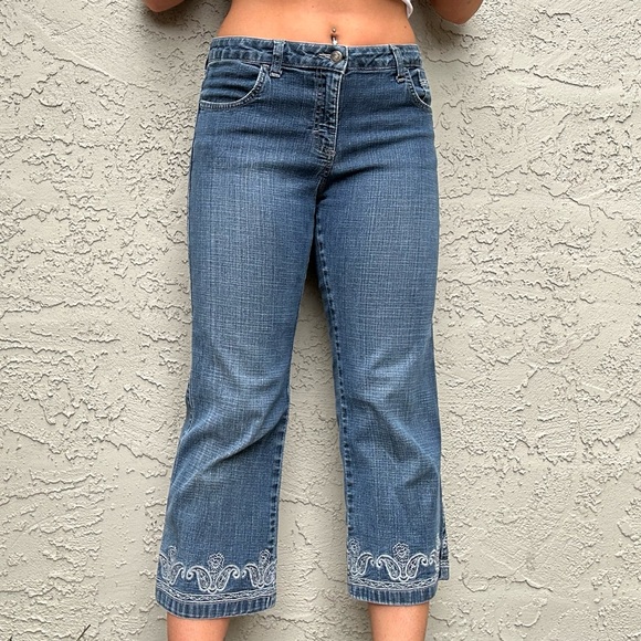 Vintage Y2k Embroidered Lee Capris - Picture 4 of 10